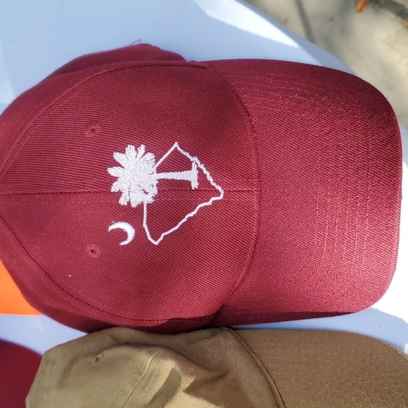 6 Adjustable Caps - Picture 5 of 10